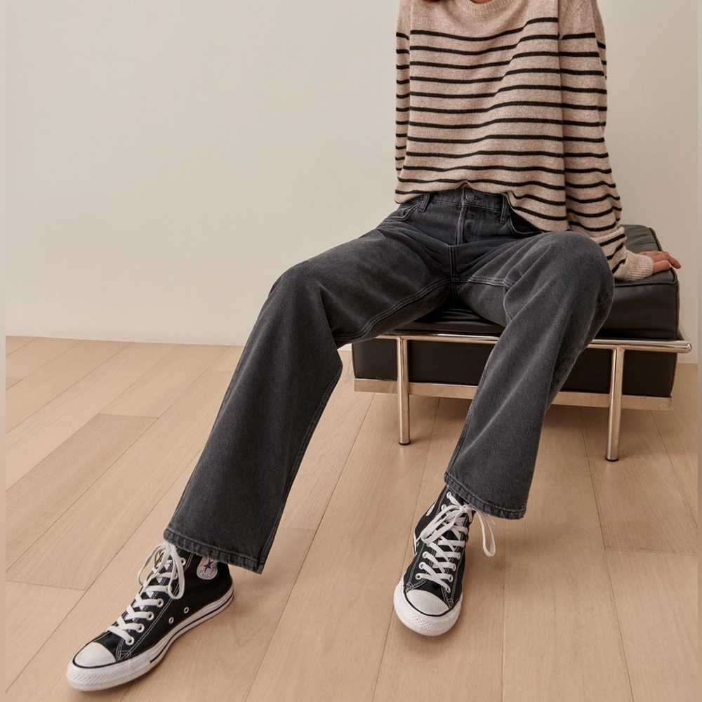 Casey Mid Rise Relaxed Straight Jeans in wash VENTURA